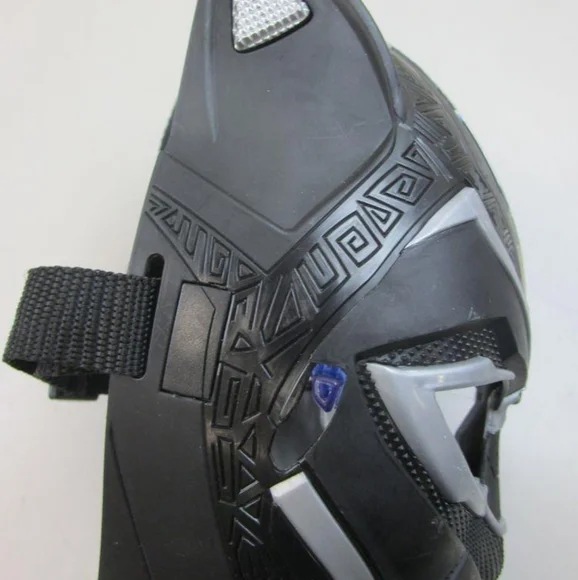 THE BLACK PANTHER LIGHT UP ELECTRONIC MASK Hasbro marvel - Picture 4 of 7